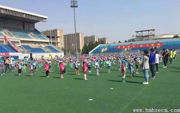 足球从娃娃抓起——全国幼儿体育（球类·足球）培训项目引入庆龄·汇美（国际）幼儿园