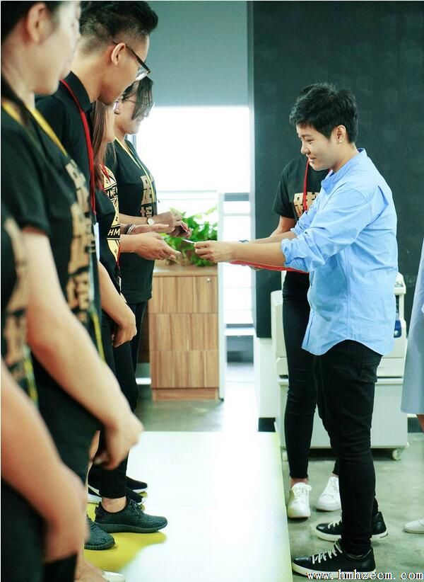 不断突破自我 追寻精英榜样 汇聚成长力量 ——汇美合正教育集团8月份精英员工荣誉表彰