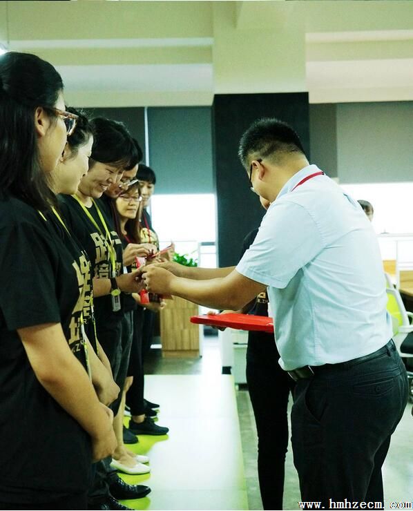 不断突破自我 追寻精英榜样 汇聚成长力量 ——汇美合正教育集团8月份精英员工荣誉表彰