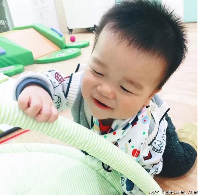 上班、带娃两不误，“一体化”托婴中心成职场爸妈新宠