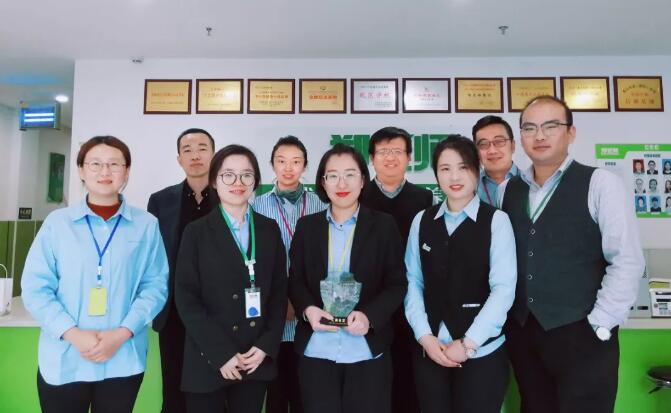 榜样 | 郑老师3月份优秀员工榜单出炉！