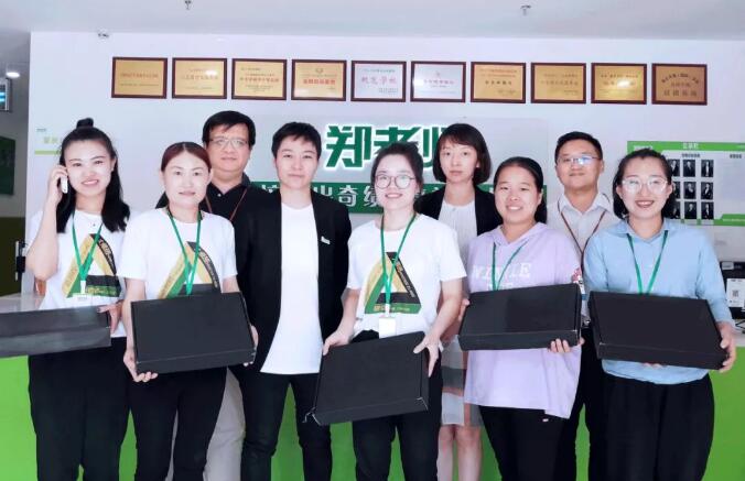 与优秀同行 | 郑老师4月份优秀员工榜单出炉！